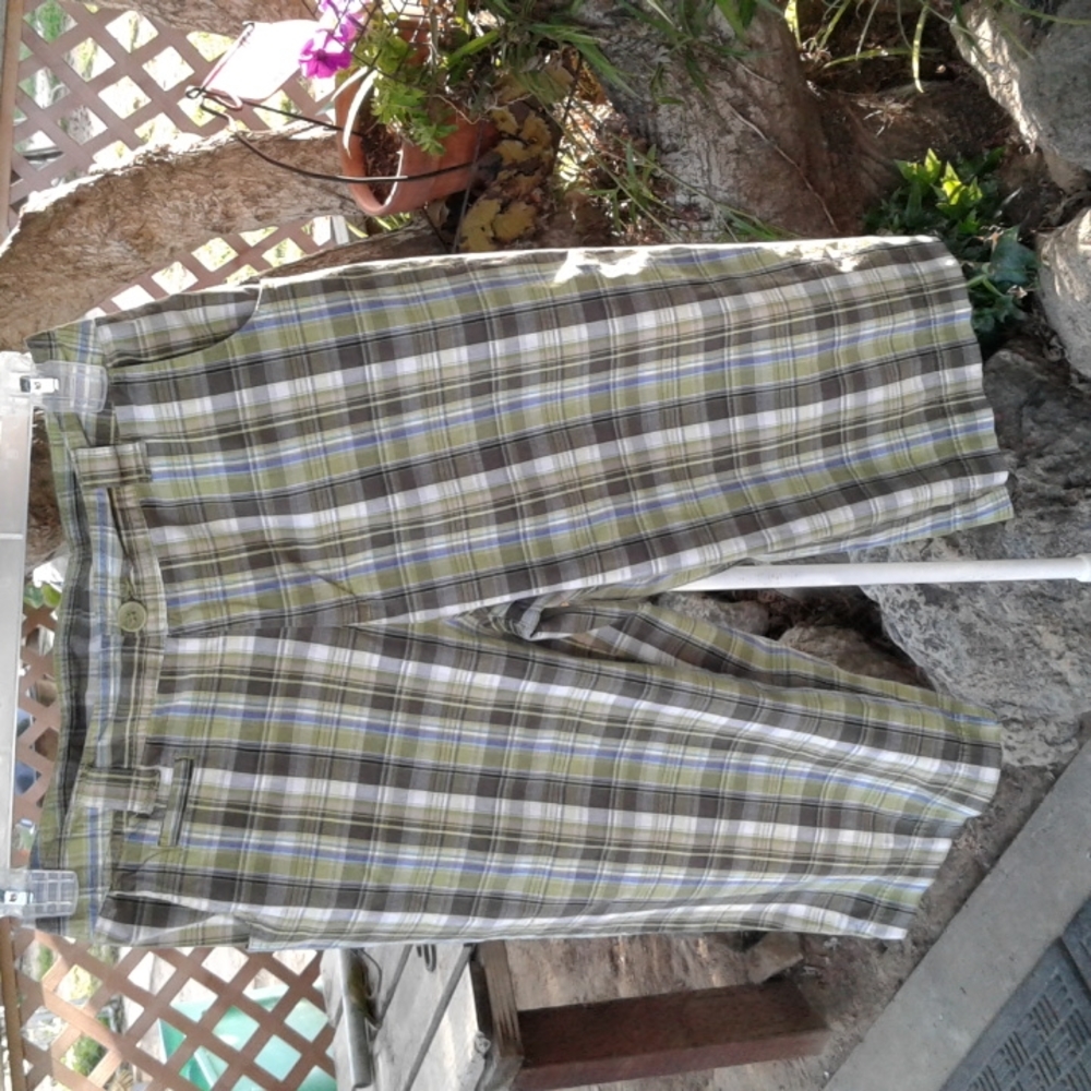 Women's checkered shorts size 8 average good condition brand is white stag
